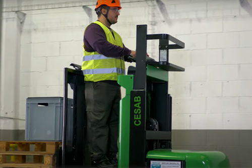 Prácticas con apilador en nuestras instalaciones de Trekform.